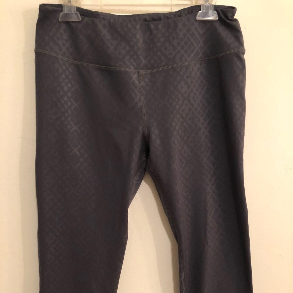 Under Armour heat gear cropped pants
